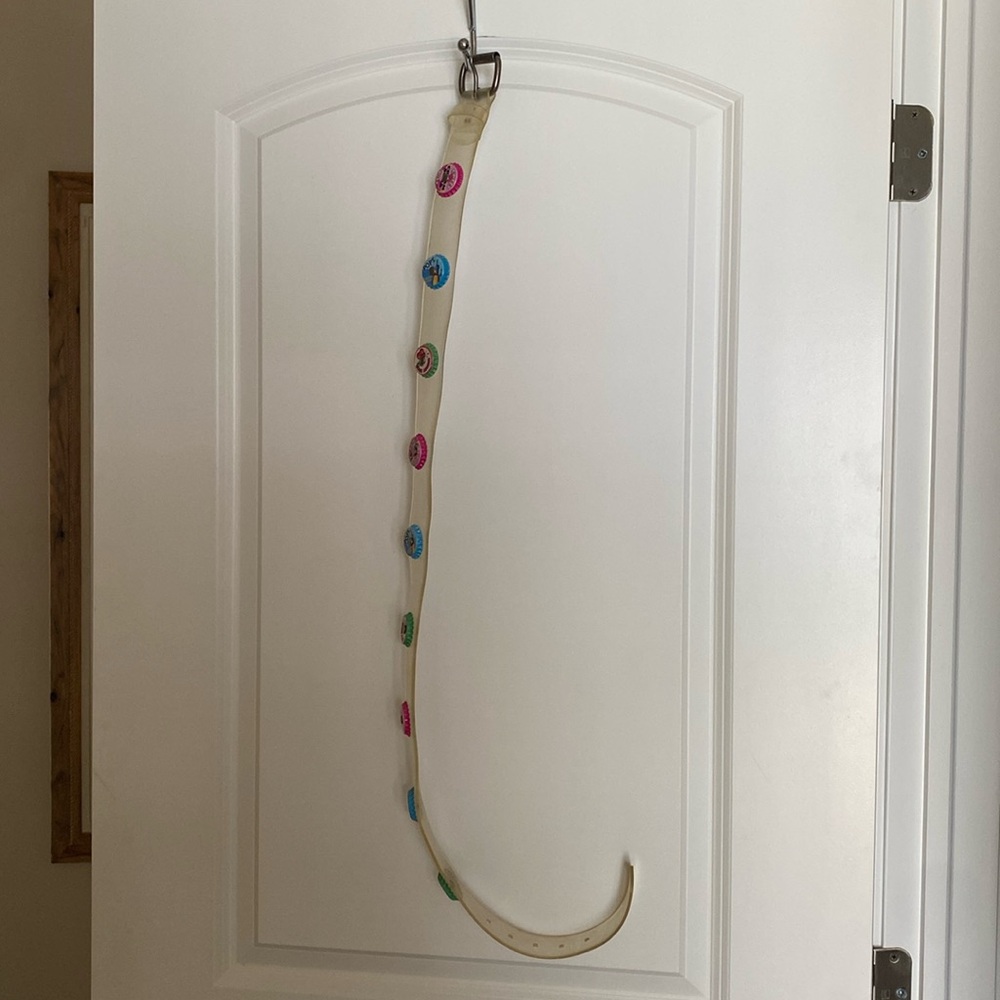 Clear plastic “bottle cap” belt.